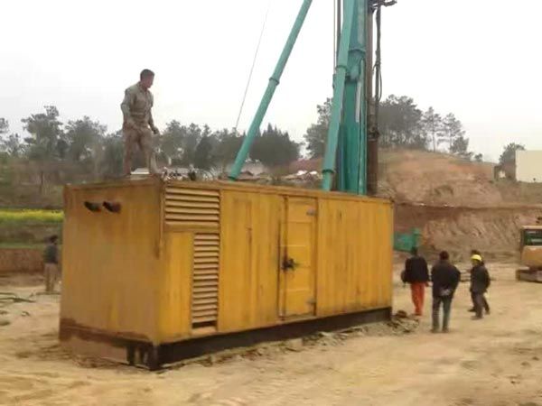故城如何判断水冷式机油散热器密封件是否需要更换？